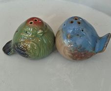 Retro Pier 1 USA  glazed ceramic bird themed salt and pepper set