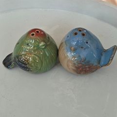 Retro Pier 1 USA  glazed ceramic bird themed salt and pepper set