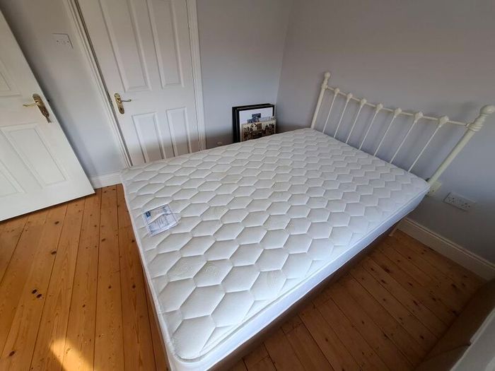 Double Bed (Small Double)