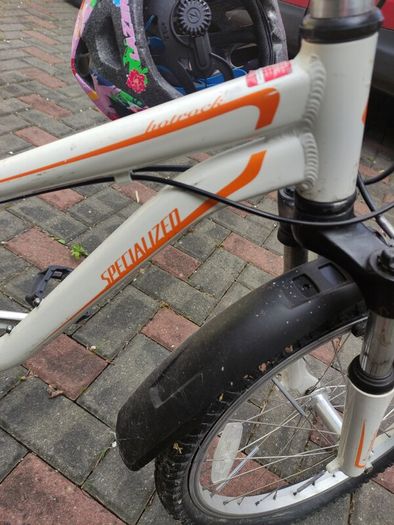 Kryptonite lock included! Specialized Hotrock 20 kids bike