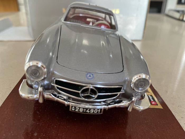 Mercedes 300 SL Gullwing extremely rare Dealer Model 1/18