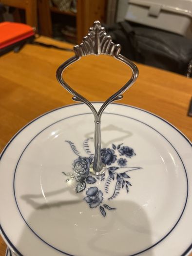 cake stand