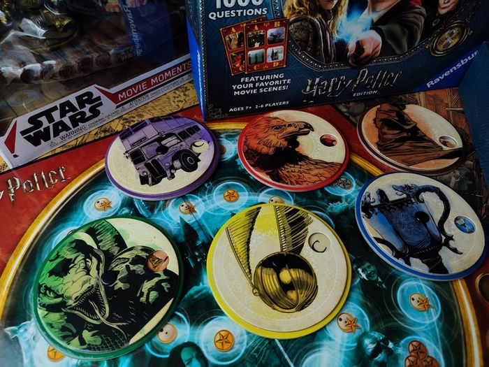 Pictopia ! Harry Potter Edition ! The Ultimate Picture-Trivia Family Game ! Includes Fantastic Books ! by Ravensburger !