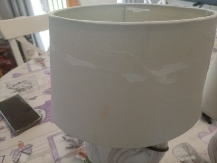 2 bedside lamps