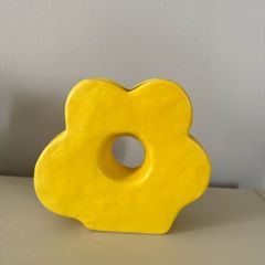 Daisy vase