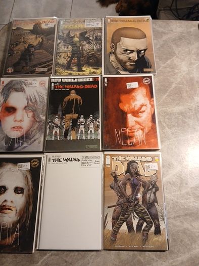 Walking Dead comic bundles/joblots 15 comics including a Adlard signed issue variants plus keys.
