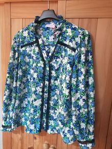 Top savida size medium id say a 12 /14