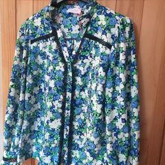 Top savida size medium id say a 12 /14