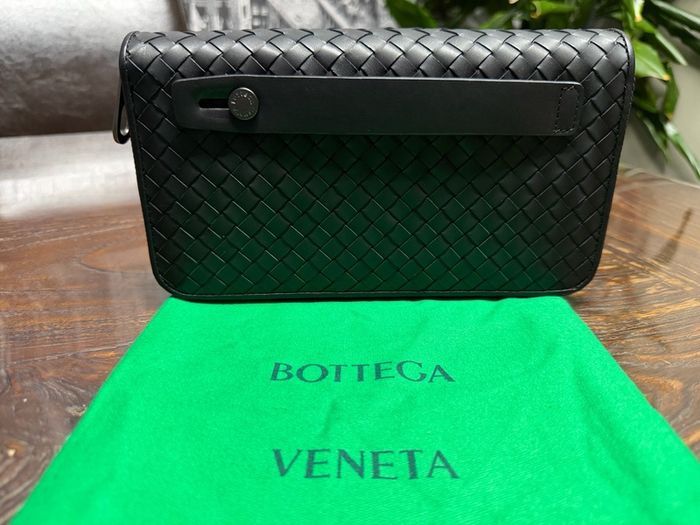 Bottega Veneta Andiamo messenger bag purse. New with dust bag