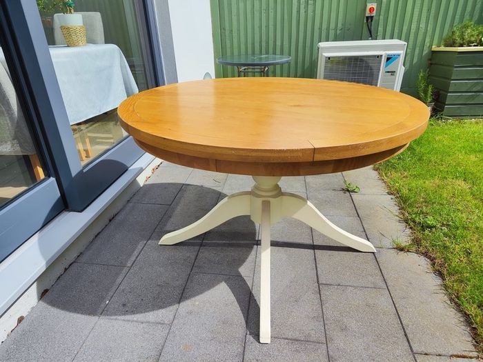Solid round wood table
