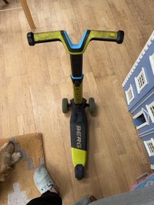 berg scooter with Micro helmet