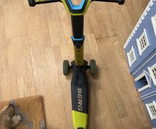 berg scooter with Micro helmet
