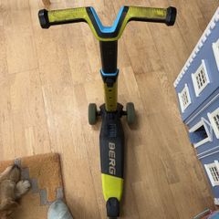 berg scooter with Micro helmet