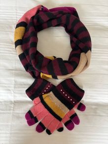 Alice Hannah Scarf/Gloves Set