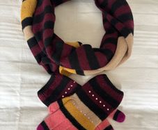 Alice Hannah Scarf/Gloves Set