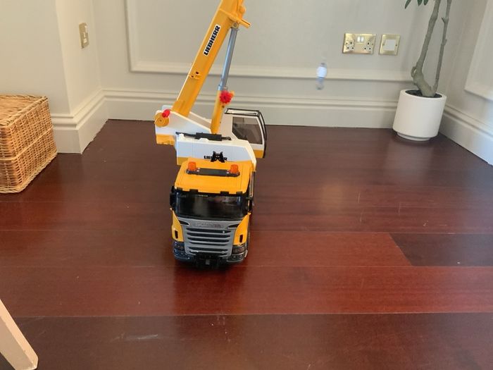Bruder Liebherr Mobile Crane Truck