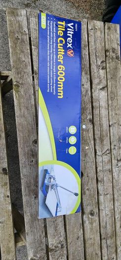 Tile cutter