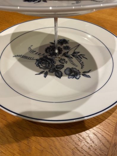 cake stand