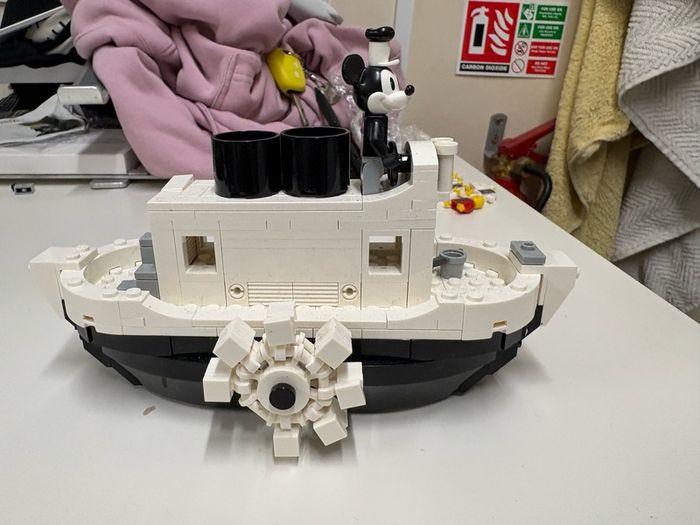 lego steam boat