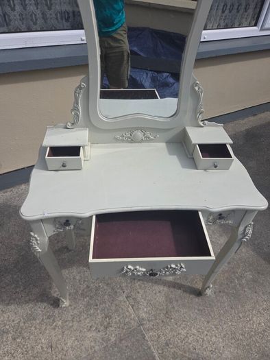 Vanity table