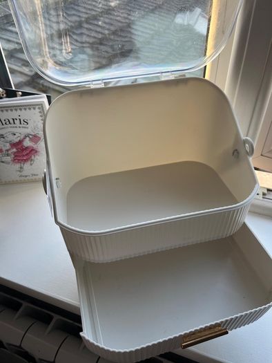 makeup organiser