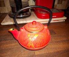 Brand NEW cast iron Japanese Ocha teapot with handle, 600 ml