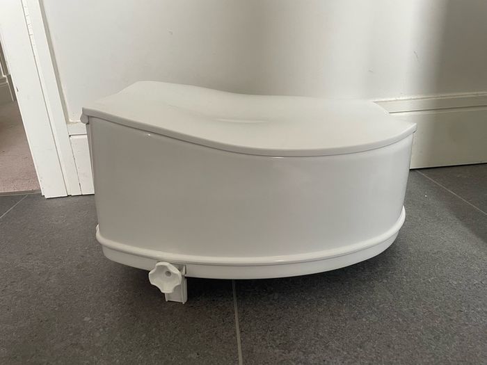 Raised Toilet Seat (6in/150mm)
