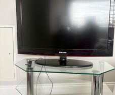 samsung 32 inch Tv and tv stand
