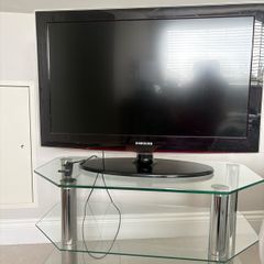 samsung 32 inch Tv and tv stand
