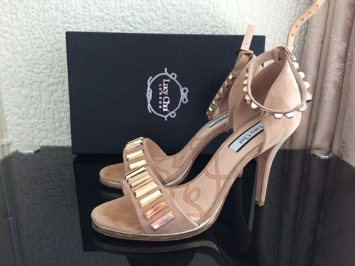 High heels ( Lucy Choi)