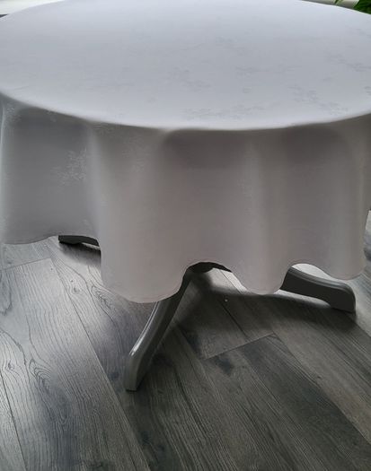 White tablecloths. Made to measure. Round. Rectangular, square - any size.