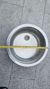 Round kitchen sink