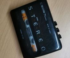 Crown SZ-32 Walkman Cassette Player