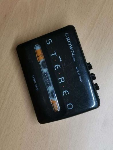 Crown SZ-32 Walkman Cassette Player