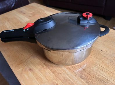 Amazon Basics Pressure Cooker