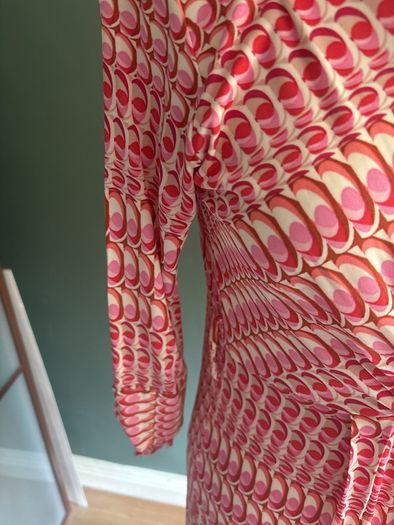 Free Post today ONLY- Avoca Anthology Multi Coloured Pink Faux Wrap Dress with flattering neckline- Size 2 and Free Necklace