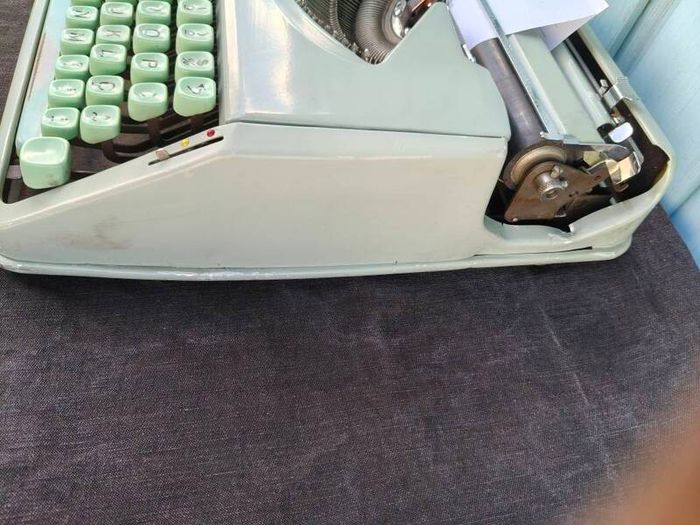 Hermes Baby Vintage Typewriter