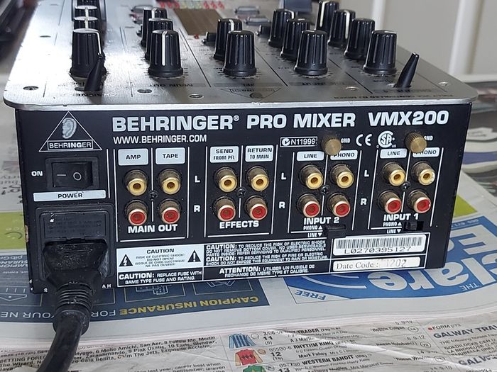 BEHRINGER PRO MIXER Model VMX 200, working great and in excellent condition