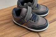trainers size 22