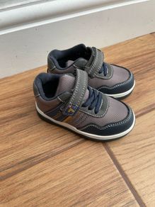 trainers size 22