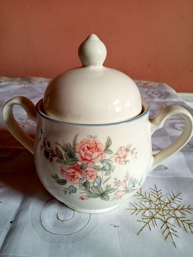 Arklow  Pottery Keltcraft Noritake "Claremont" lidded sugar bowl