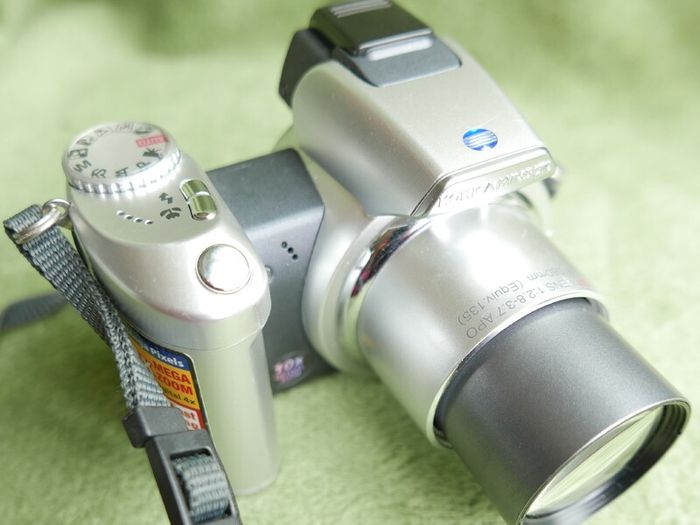Konica Minolta Dimage Z2 4MP Digital Bridge Camera Working Tested