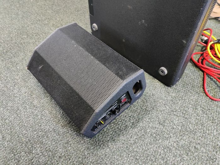 IMG Stageline Flat-M200 Active stage monitor