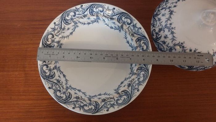 Fabulous Antique Blue and White Lidded Muffin Dish by Royal Worcester in a Beautiful Acanthus Leaf Pattern, Dated 1901, See Condition Report