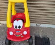 Little Tikes cozy coupe car