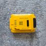 dewalt 2ah battery Image 2