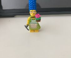 lego marge Simpson from Lego 71006
