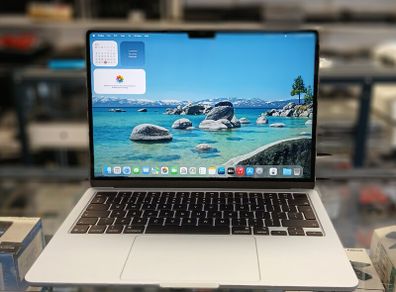 Apple 2025 MacBook Air 13-inch Laptop with M4 chip: Built for Apple Intelligence, 13.6-inch Liquid Retina Display, 16GB Unified Memory, 256GB SSD Storage