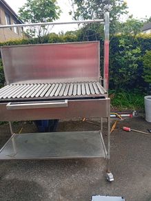 large catering barbeque Ideal for the summer can cook a lot of food at the same time