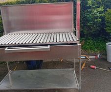 large catering barbeque Ideal for the summer can cook a lot of food at the same time